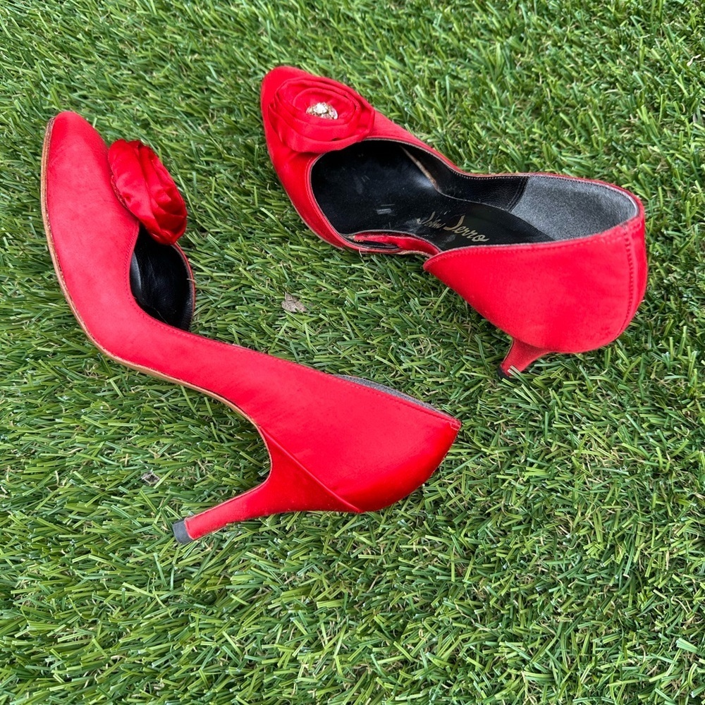 Vintage 1960s John Jerro Red Satin Rosette Heels - Picture 3 of 7